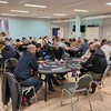 Plus tard dans la soirée, les forces de l'ordre ont débarquées table 4...