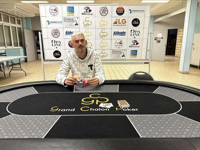 Là, il ne fait pas trop travailler ses zygomatiques par exemple.